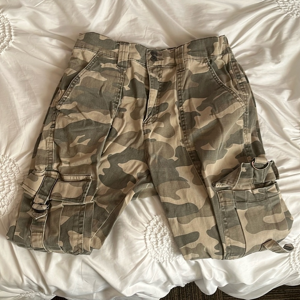 Refuge size large green camouflage joggers